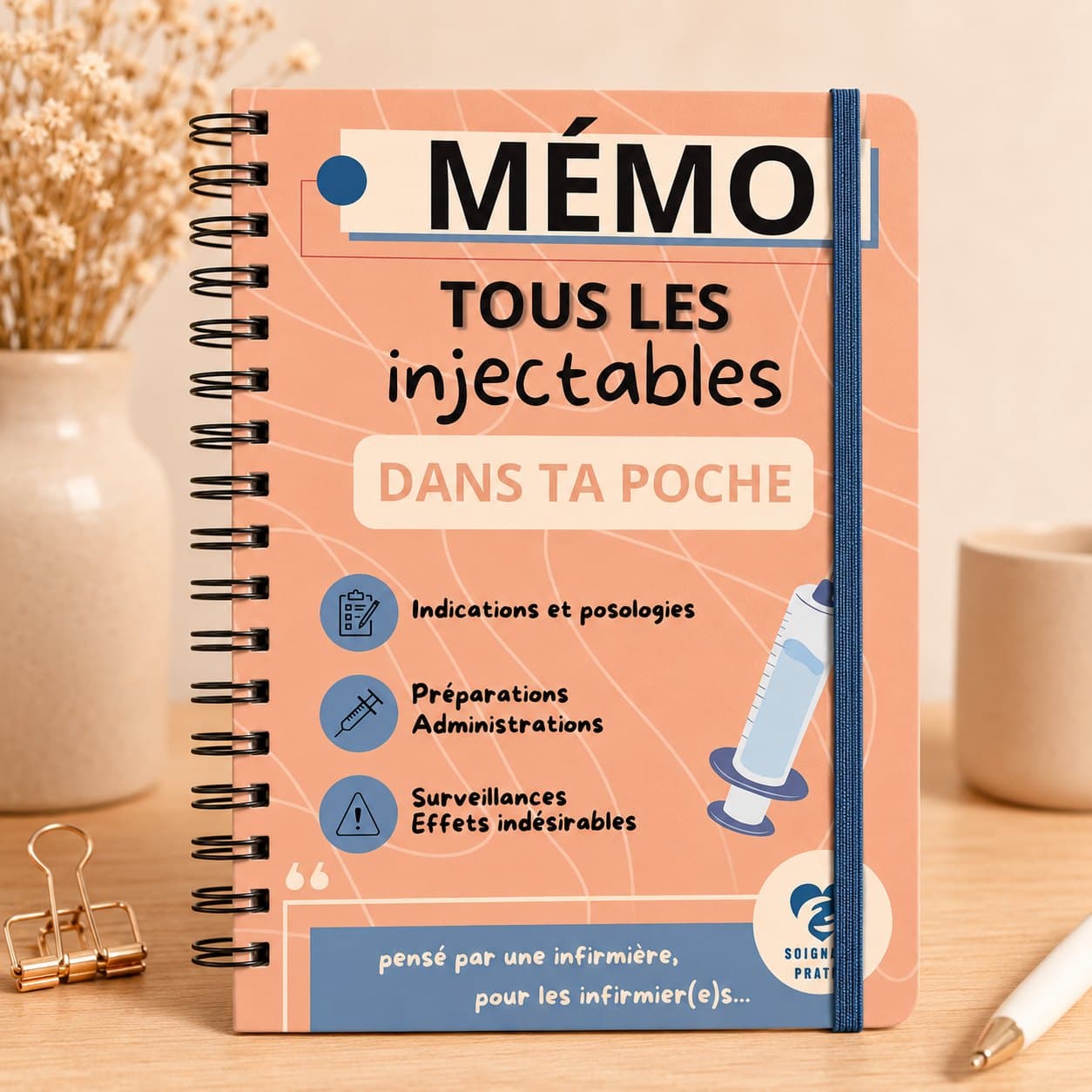La couverture pêche du mémo « Tous les injectables dans ta poche », carnet à spirale posé sur un bureau